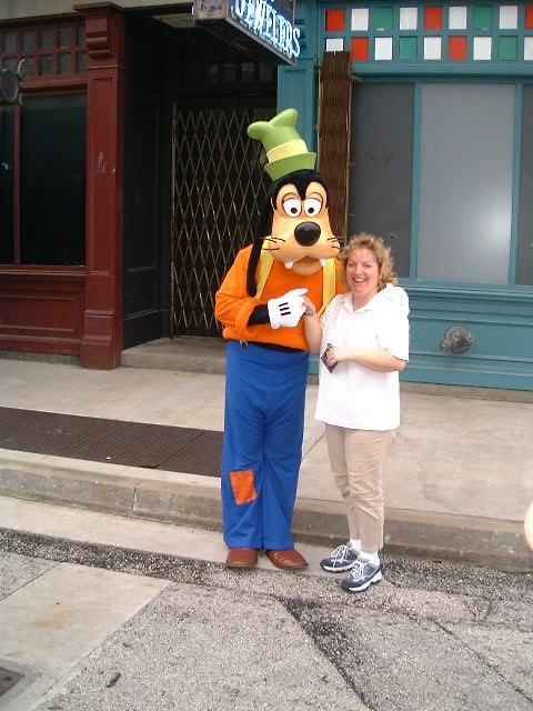 kp and Goofy at Disneyworld